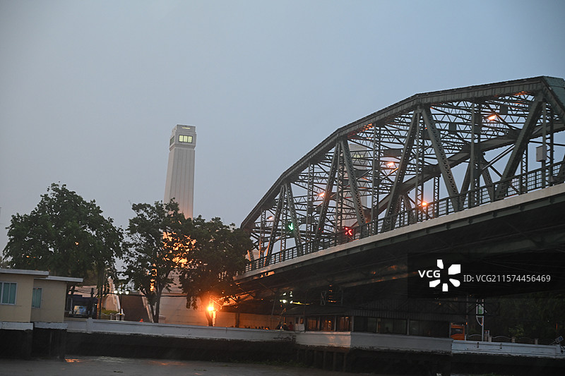 曼谷夜景，曼谷河边，繁华都市图片素材