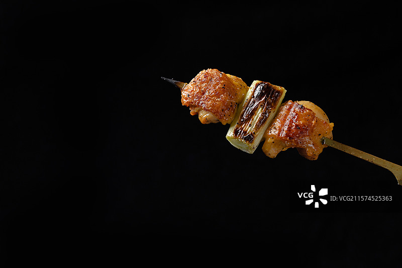 日式烧烤烧鸟串 京葱鸡肉串图片素材