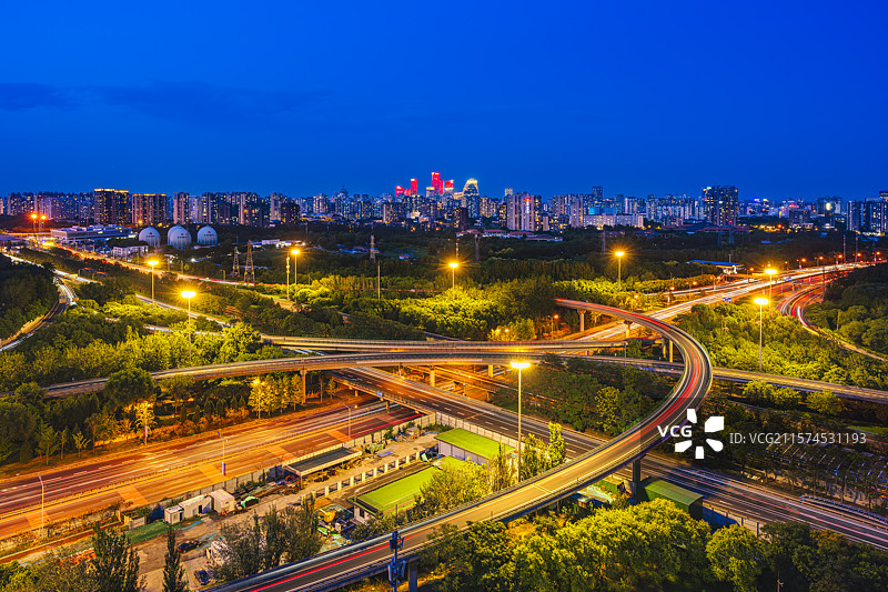 高视角北京四环望和桥（立交桥）璀璨城市夜景图片素材