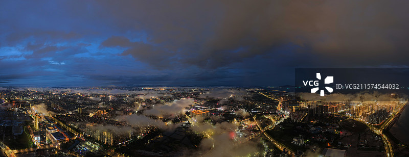 广东汕头通透夜景图片素材