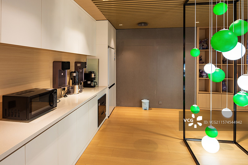 城市现代建筑的低角度透视 三华科技  室内空间 办公区 休闲区 恰谈区 办公环境图片素材