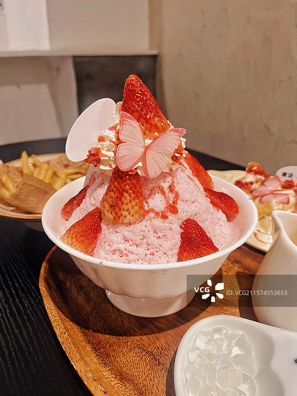 草莓刨冰图片素材