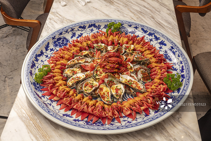 小龙虾和生蚝宴图片素材