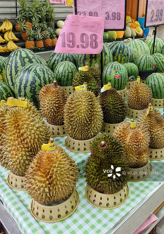 超市里的榴莲西瓜图片素材