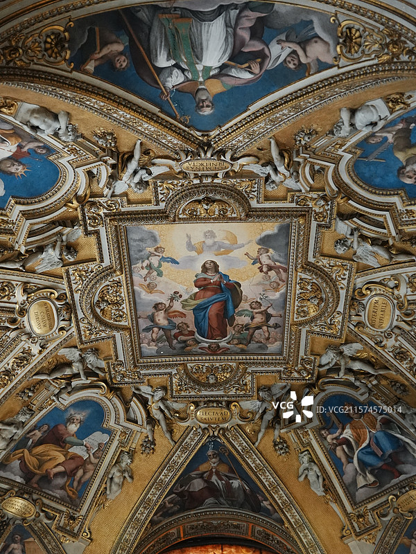 意大利罗马圣母玛利亚大教堂天花板壁画图片素材
