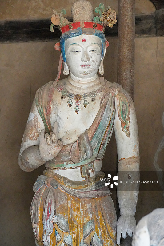 山西省忻州市五台县，南禅寺大殿内的唐代佛教彩绘泥塑图片素材