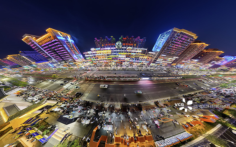 无人机航拍吉林省延边朝鲜族自治州延吉市延大网红弹幕墙夜景。图片素材