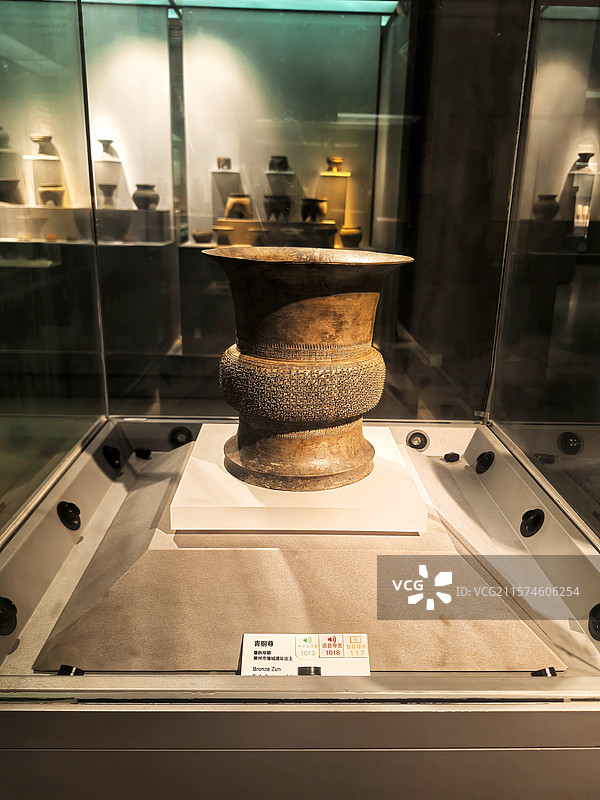 南京博物院文物-春秋早期·青铜尊图片素材