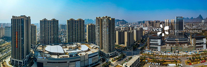 贺州市 八步区 贺州大道 城市 爱莲湖 大钟山图片素材