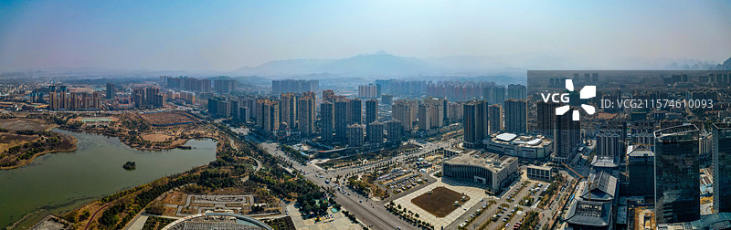 贺州市 八步区 贺州大道 城市 爱莲湖 大钟山图片素材