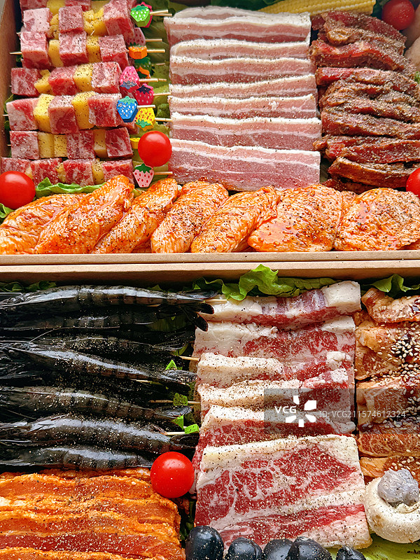 烤肉烧烤烤虾鸡翅特写图片素材