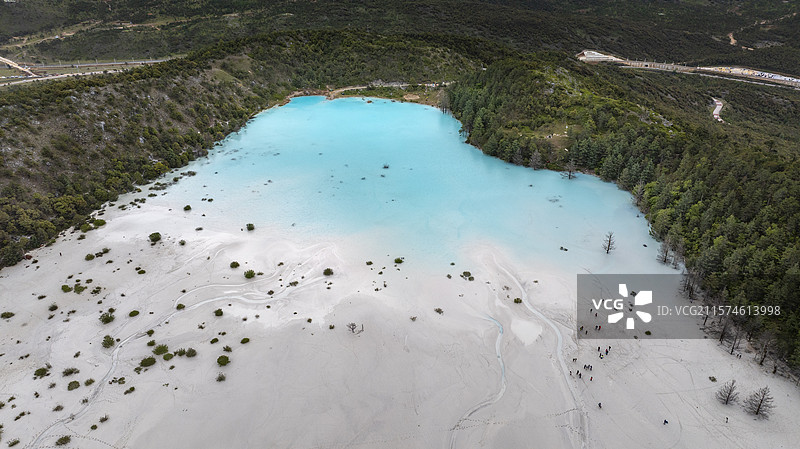 云南丽江干河坝蓝湖图片素材