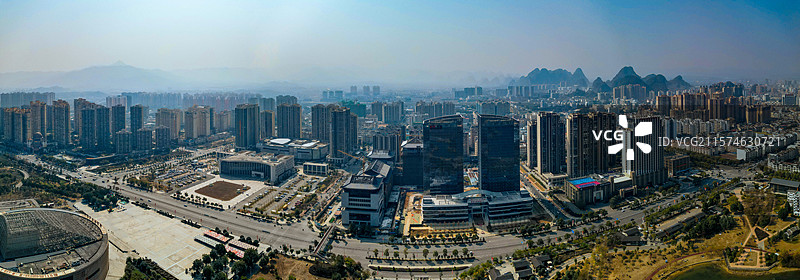贺州市 八步区 贺州大道 城市 爱莲湖 大钟山图片素材