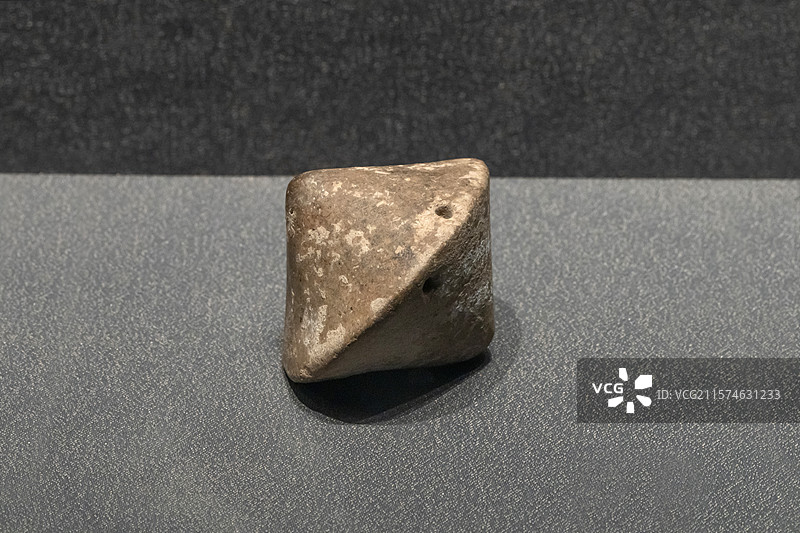 陕西考古博物馆陶埙仰韶文化距今5700-5000年2009年西安高陵区杨官寨遗址北区H606图片素材
