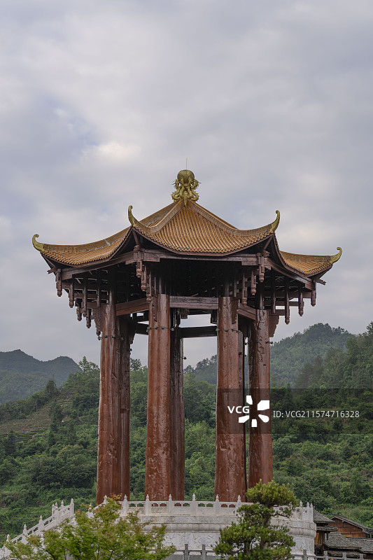 贵州独山净心谷景区-天下第一水司楼对面的七角亭建筑图片素材