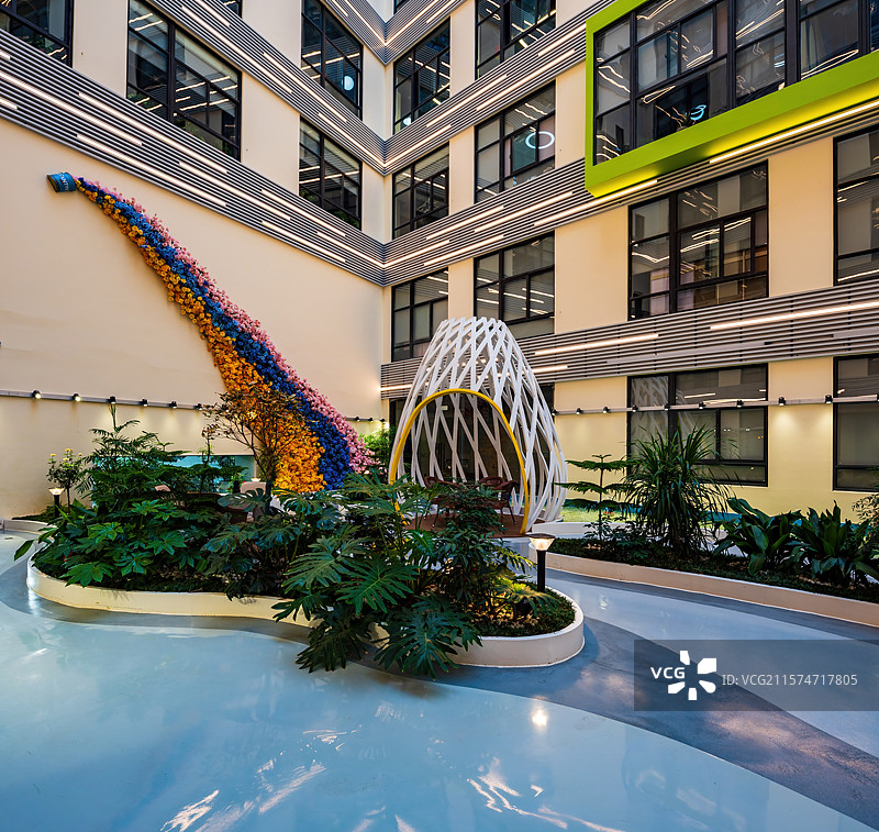 城市现代建筑的低角度透视 三华科技  室内空间 办公区 休闲区 恰谈区 办公环境图片素材