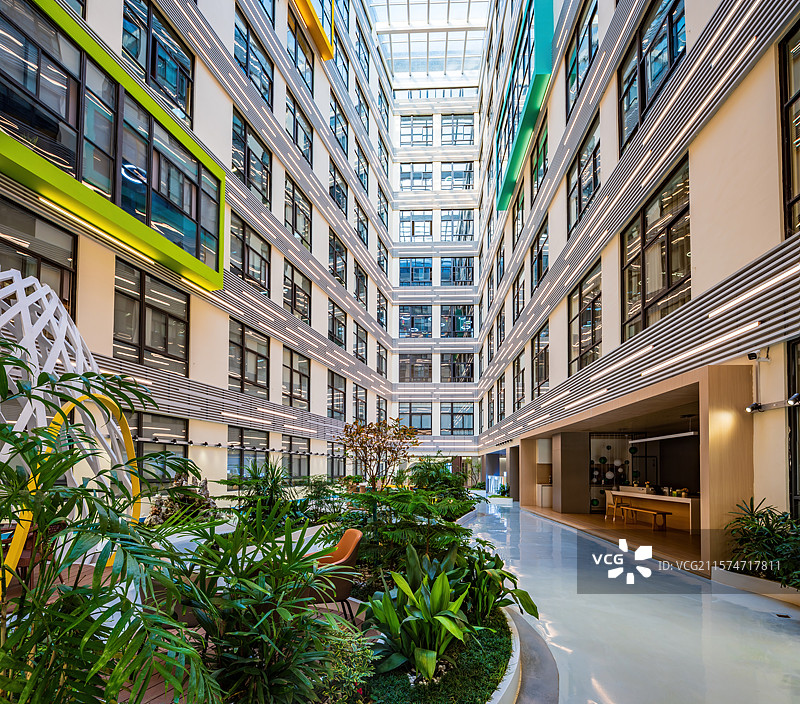 城市现代建筑的低角度透视 三华科技  室内空间 办公区 休闲区 恰谈区 办公环境图片素材