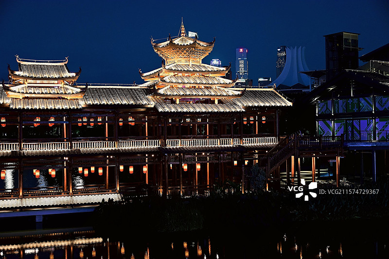 南宁民歌湖古建筑城市风光夜景天际线图片素材