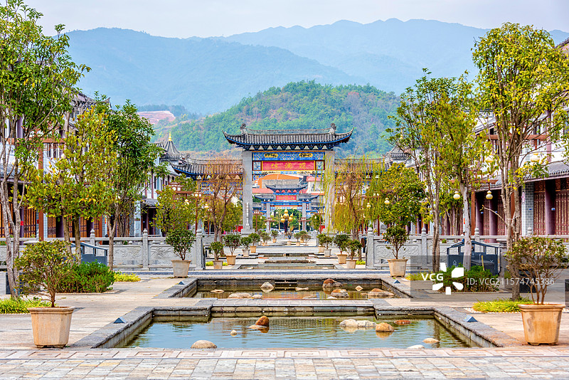 中国云南德宏梁河县南甸坊步行街街景图片素材