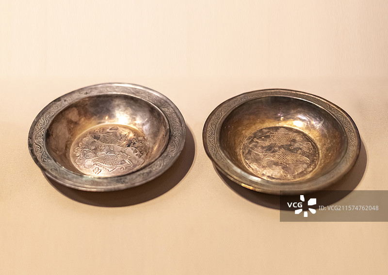 双鱼纹银盘 乐安县介溪镇窖藏 宋江西省博物馆图片素材