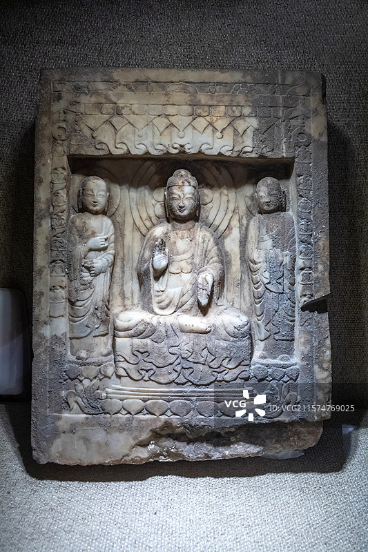 陕西省西安市博物馆一佛二菩萨佛龛北周557-581年西安市未央区出土图片素材