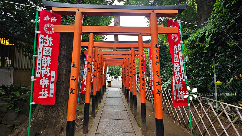 东京上野公园，日本第一座公园，历史悠久，文化底蕴深厚，樱花、莲花美如仙境，博物馆群与古迹更是熠熠生辉图片素材