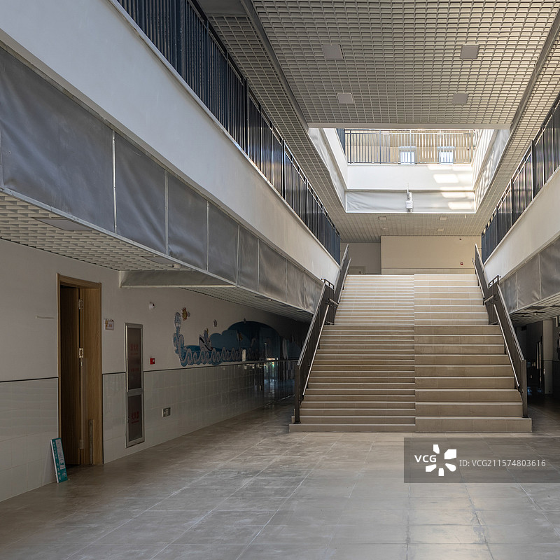 新装修的商业建筑办公环境空间图片素材