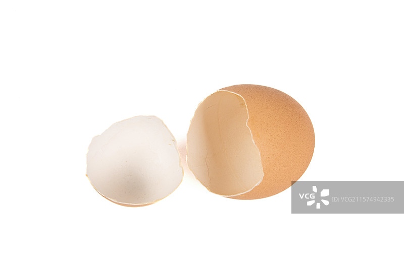 白色背景上的鸡蛋蛋壳图片素材