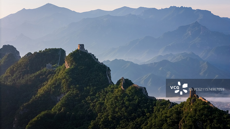夏季早晨的司马台长城图片素材