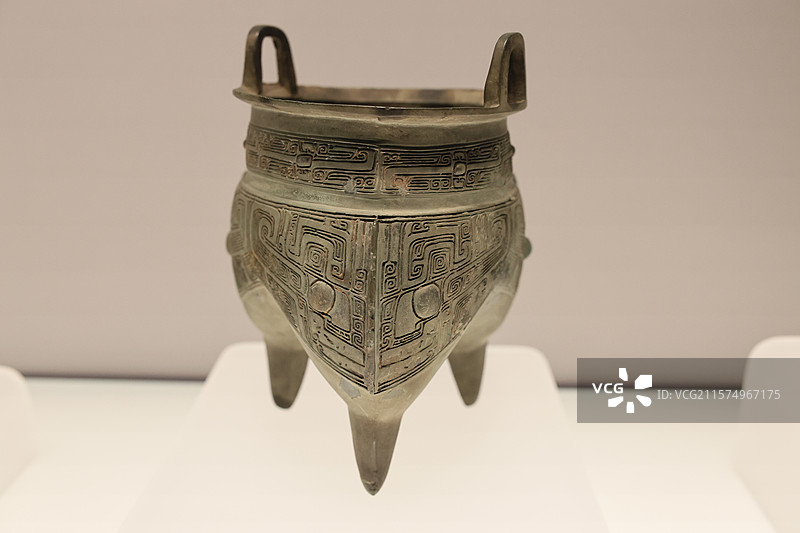 青铜器青铜鼎酒器礼器‌夏商西周春秋战国饕餮纹饰铭文上海博物馆藏特写图片素材