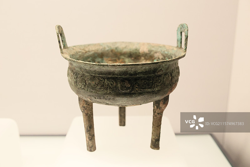 青铜器青铜鼎酒器礼器‌夏商西周春秋战国饕餮纹饰铭文上海博物馆藏特写图片素材