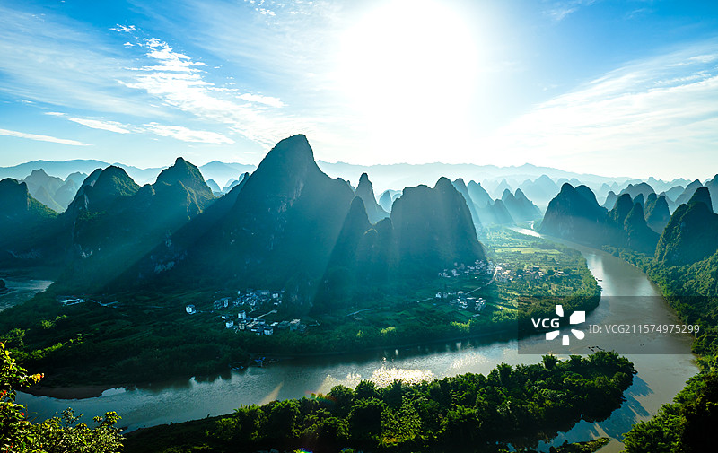 相公山俯瞰漓江黄布倒影图片素材