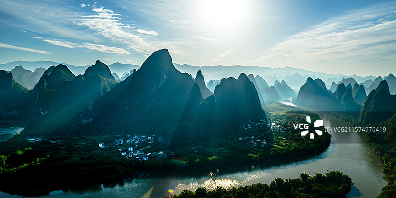 相公山俯瞰漓江黄布倒影图片素材