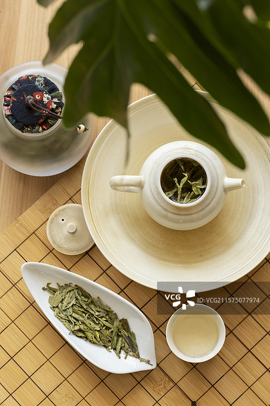 围棋棋盘上的龙井茶图片素材