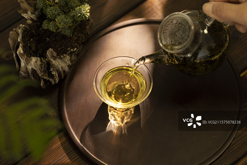 倒桂花乌龙茶图片素材