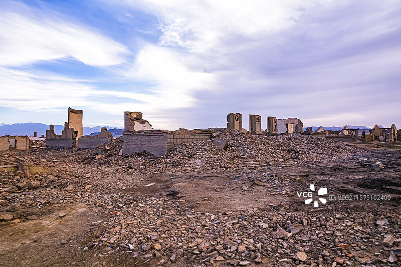 青海冷湖石油小镇工业遗址公园航拍残垣断壁图片素材