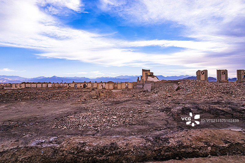 青海冷湖石油小镇工业遗址公园航拍残垣断壁图片素材