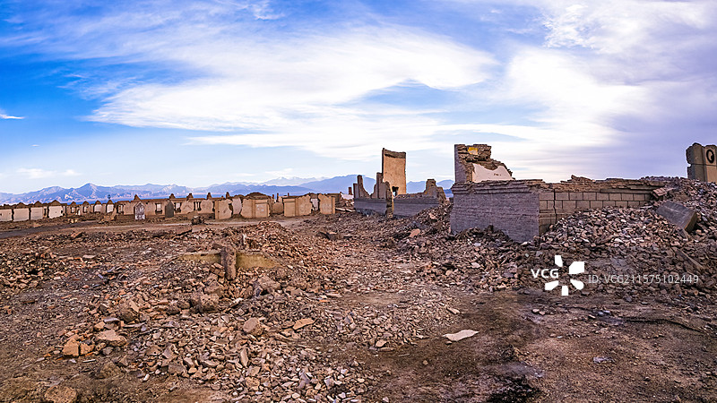 青海冷湖石油小镇工业遗址公园航拍残垣断壁图片素材