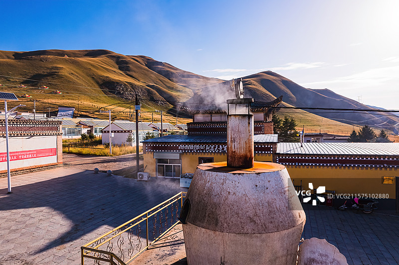 青海藏地寺庙阿柔大寺全景航拍图片素材