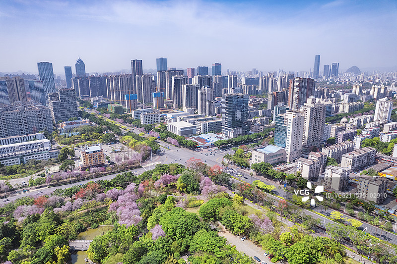 柳州河东新区与马鹿山公园航拍图片素材