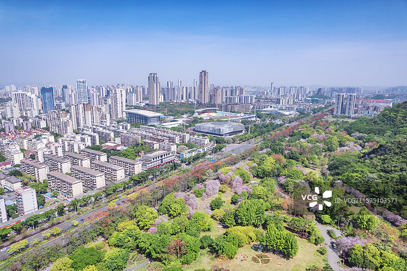 柳州河东新区与马鹿山公园航拍图片素材