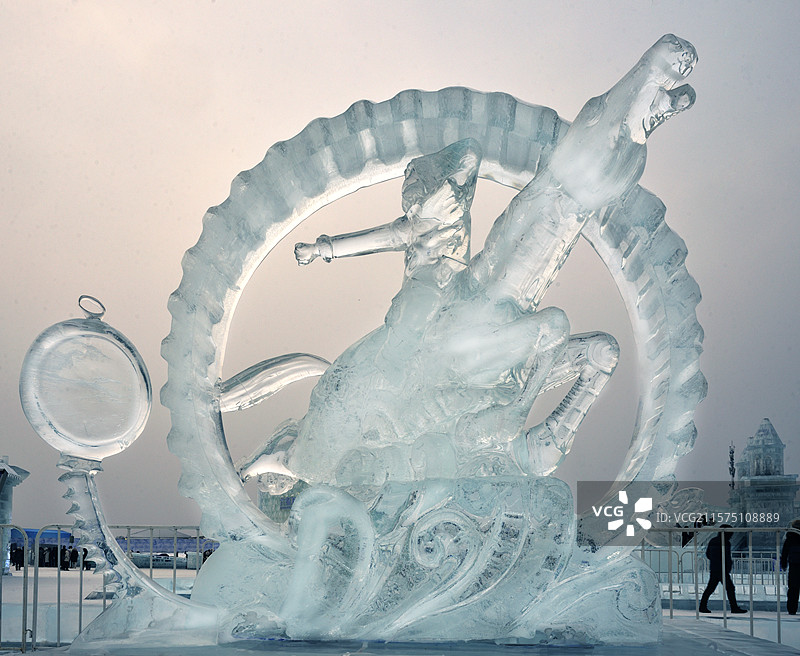 第36届哈尔滨国际冰雕比赛三等奖《逐时之影》作者：俄罗斯雅库茨克三队。简介：人们在几个世纪前就知道，图片素材