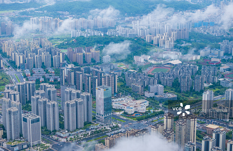 云雾缭绕的宜宾高铁站图片素材