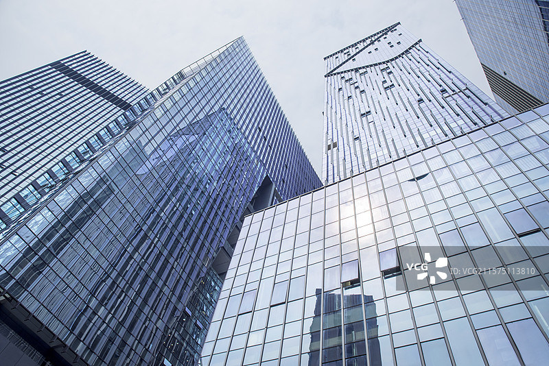 仰拍中国深圳城市建筑大厦风光图片素材