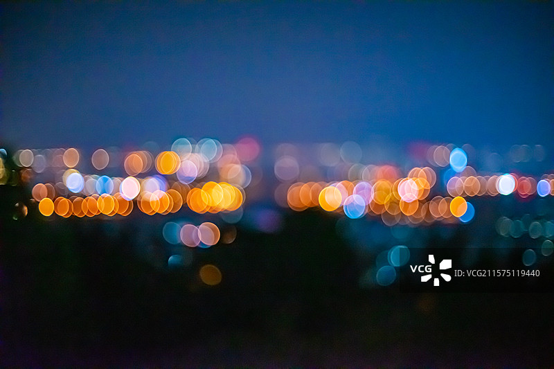 中国公共建筑照明设备拍摄主题，夜晚的城市居住区灯光脱焦光斑，户外夜晚无人图像摄影图片素材