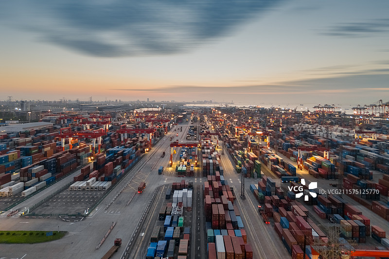 国际海运港口码头集装箱夜景图片素材