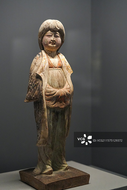 唐代 彩绘女俑 穆泰墓出土 庆城县博物馆图片素材