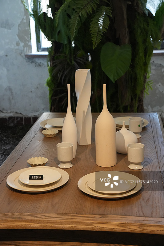 山东淄博市网红景点八大局售卖的创意陶瓷器具图片素材