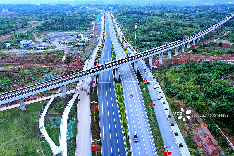 航拍：天府成都东部新区地铁交通图片素材