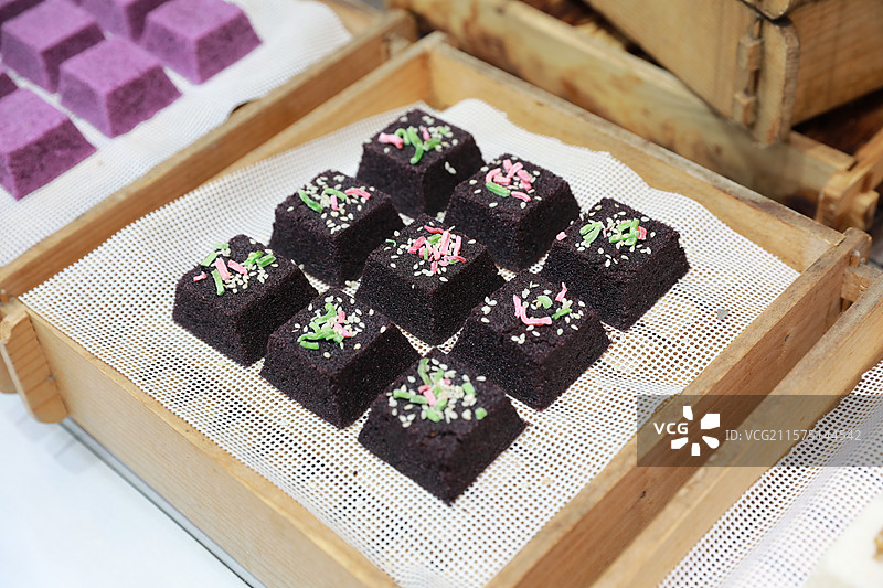 苏州平江街小吃梅花糕点桂花糕图片素材